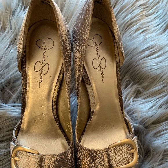 Shoe - Picture 3 of 7